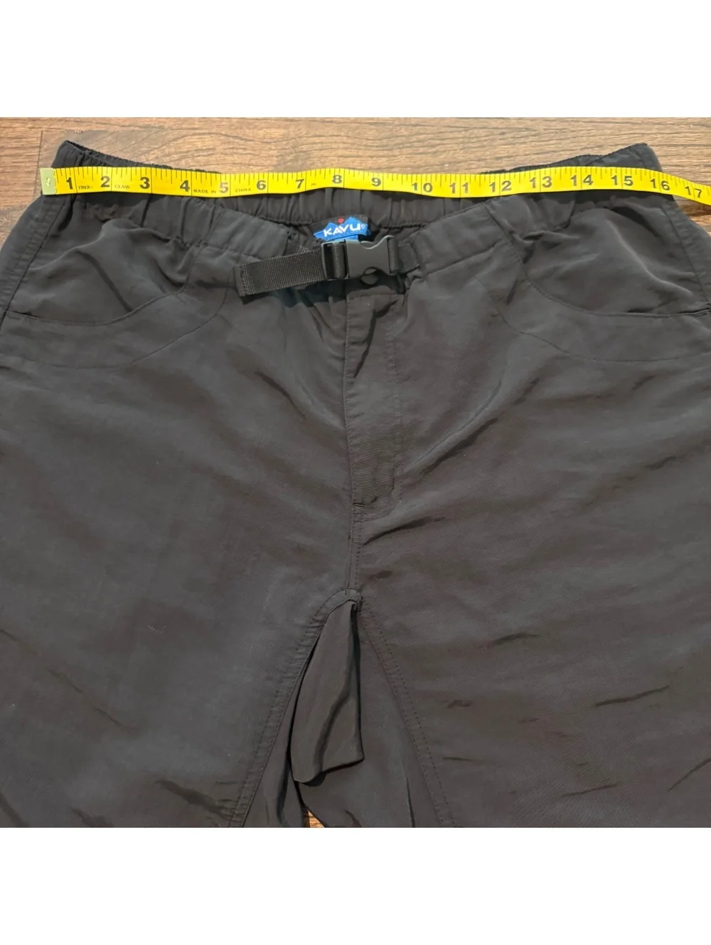 KAVU Big Eddy Men's Black Shorts Size Medium